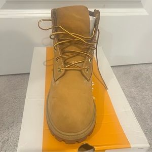 Boys Timberlands Size 6 grade school